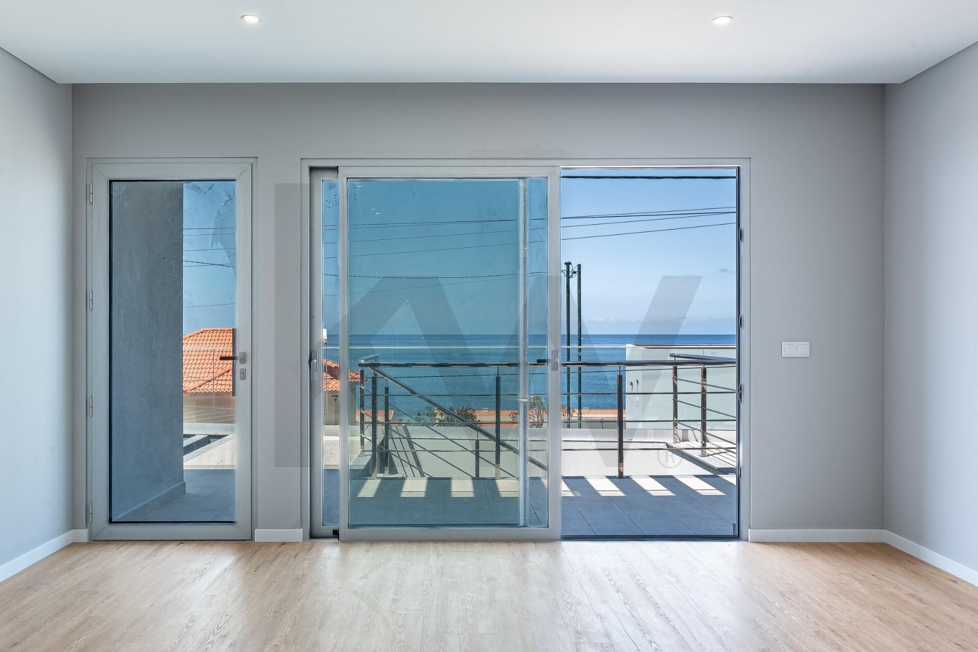 Villa Paul do Mar &mdash; varanda com vista frontal para o mar