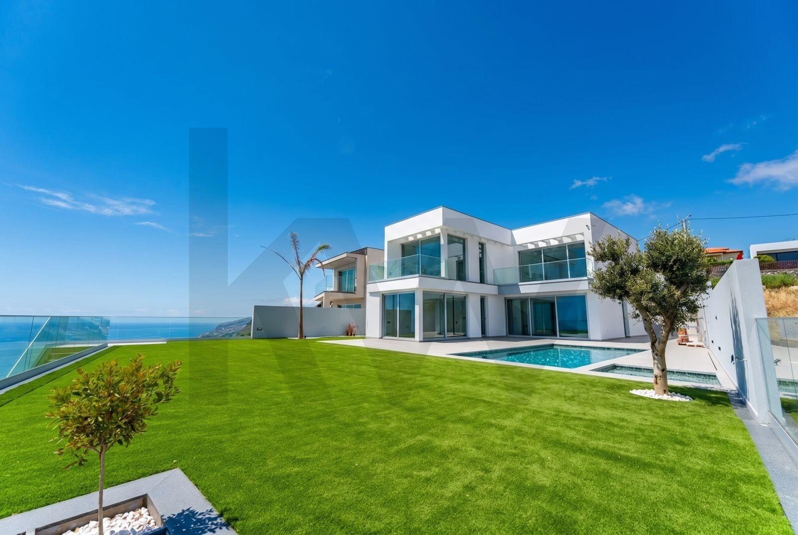 Villa Ponta do Sol &mdash; vista exterior da villa sobre o Atlântico