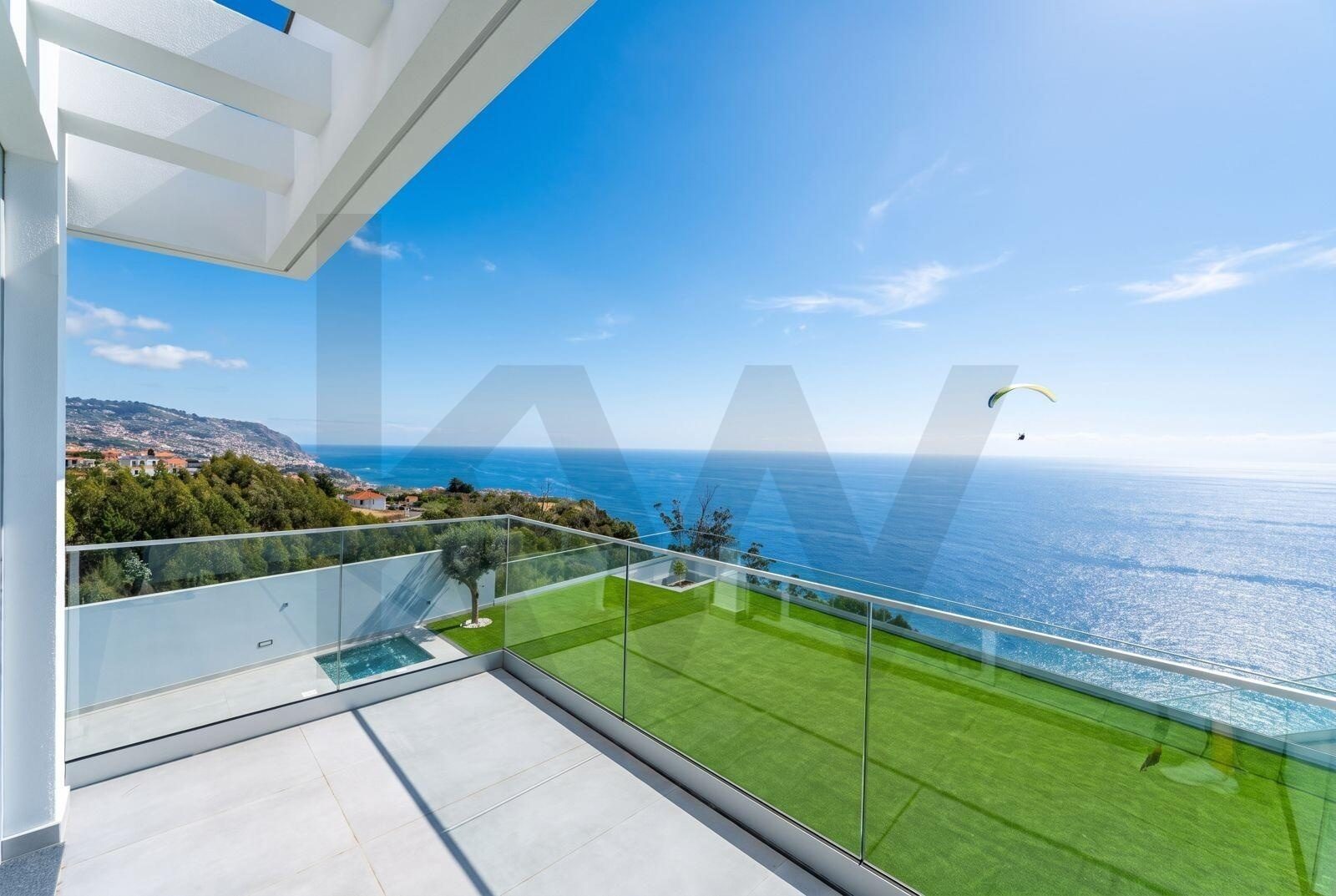 Villa Ponta do Sol &mdash; terraço envidraçado sobre a costa sul